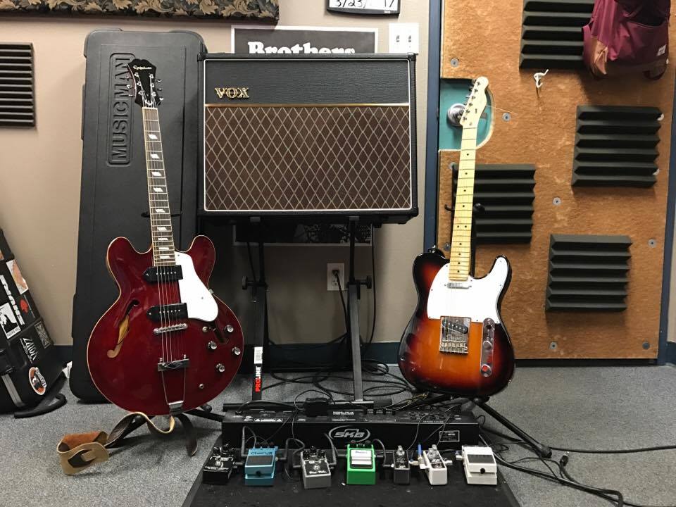 GearLoathingSD's tweet photo. Today on @GearLoathingSD, @StrayMonroe's @BlakeMcBuckets talks guitars, Uni-Vibe usage + his idol @NoelGallagher — see the band at @SodaBarSD on Monday! https://t.co/XWQt1R915Z https://t.co/l0vkayhN6Q