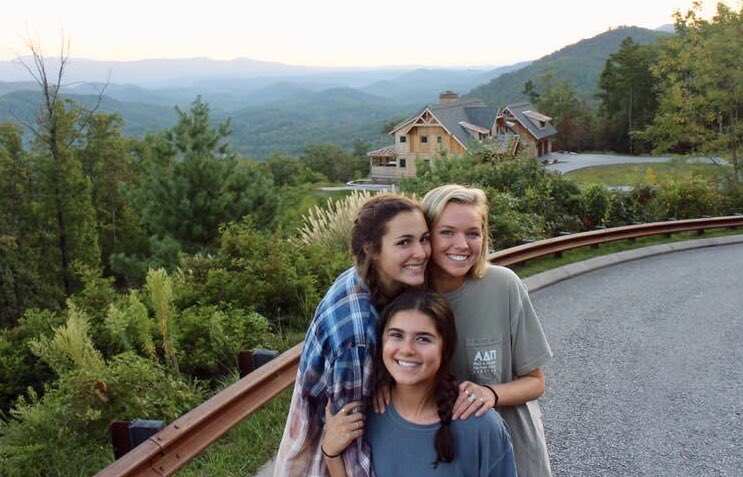 Cheers to weekends spent with sisters. Happy Friday!🍂❤️