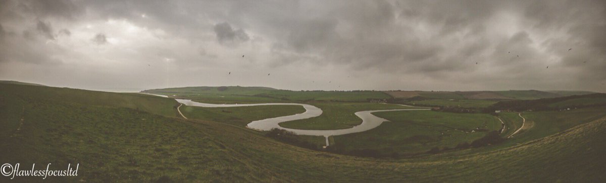 flawless_focus's tweet photo. Moody skies over Cuckmere River #sevensisters #cuckmere #eastsussex #NaturePhotography #landscapephotography #Panorama #visitengland https://t.co/B3HLUGHbsC
