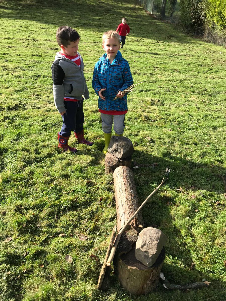 VictoriaForestS's tweet photo. Sharing our creations and discussing ideas on how to make fairy houses @mrscross_year2 @VictoriaPrimar1 @easfpteam 🍄🍄🍄 #seizetheseason https://t.co/RUXCazhGeH