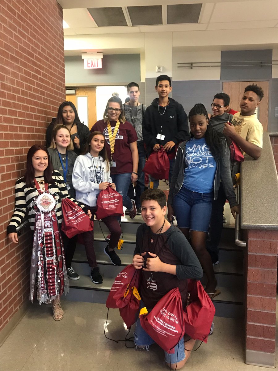 JackMcCann34's tweet photo. #BHarmonNow Teen Leadership delivering bags for #HarmonGrubHub https://t.co/NTJ1wMhuS2
