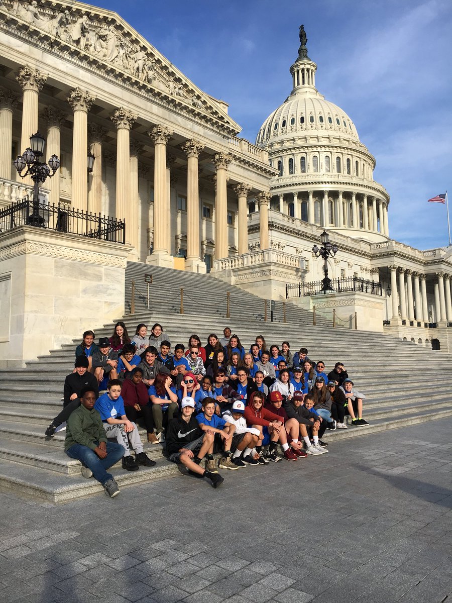 IAmMrsNall's tweet photo. Bus 2! #AMSBDC #AR5 https://t.co/7kuPo15Hsn
