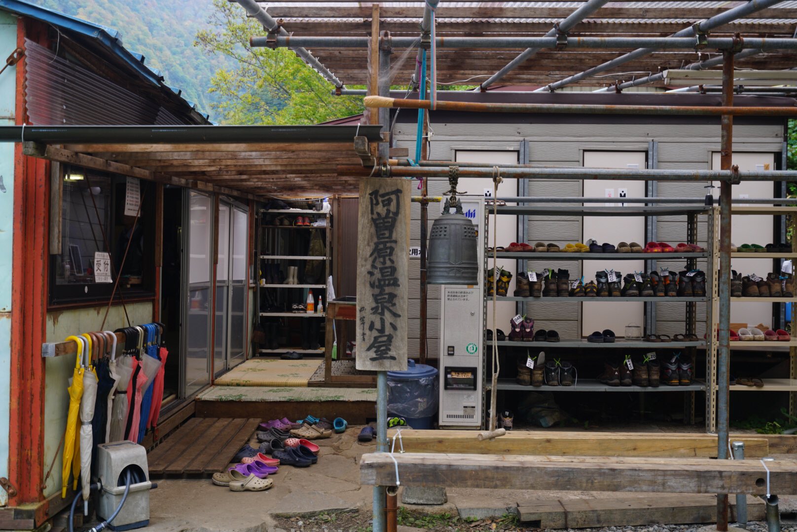تويتر こいまる على تويتر 下ノ廊下ルート上を通じて唯一の宿が阿曽原温泉小屋 高熱隧道からの温泉 で露天風呂が楽しめる 周辺登山道の険しさから 日本一危険な温泉 とも T Co 4tsimtjfeg