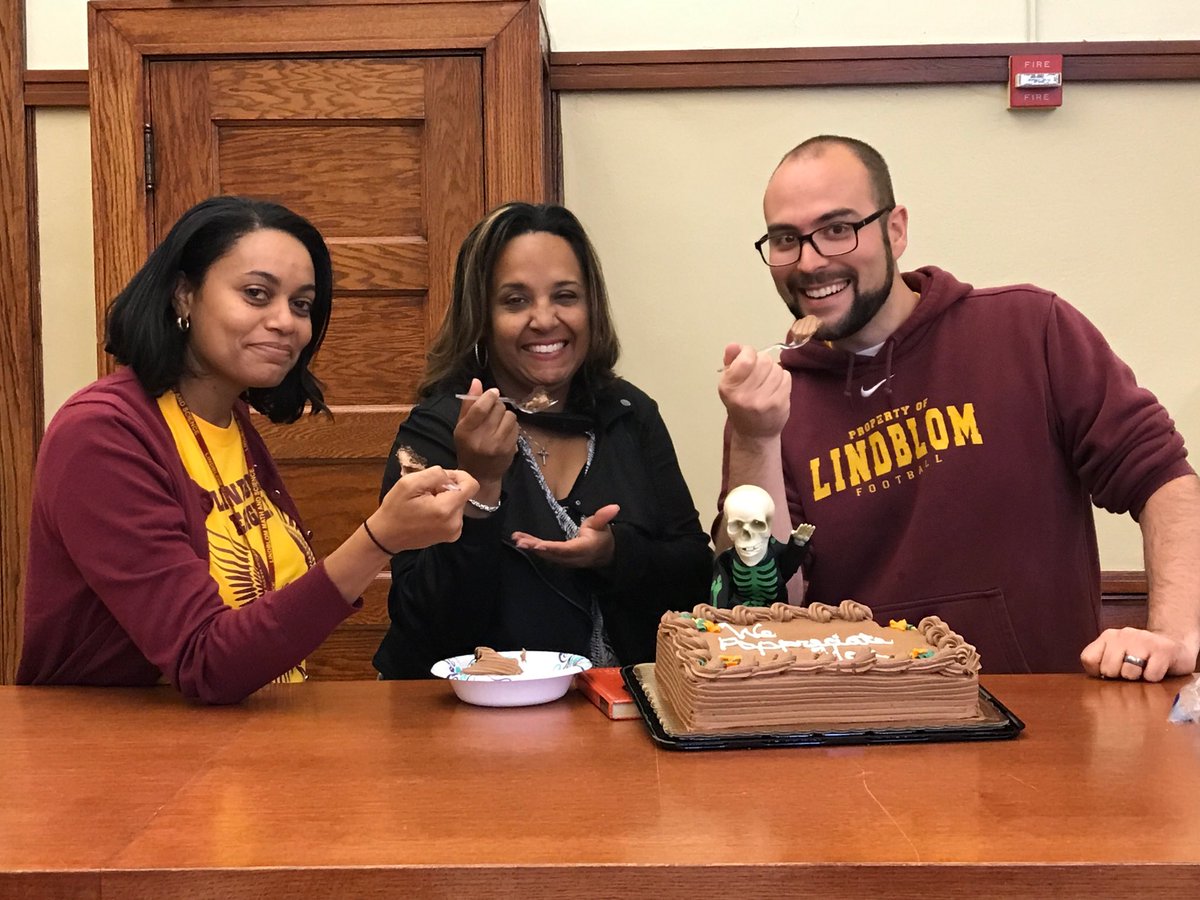 LMSAEagles's tweet photo. Thank you to the BEST teachers &amp; staff in CPS for Principal Appreciation Week #PrincipalPrideCHI #greatcake @LMSAEagles https://t.co/i9xgvOilbX