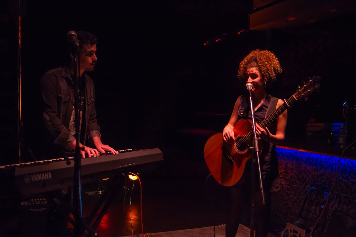 LaViolaBar1's tweet photo. Anoche @AlinMusica, #Wonderpub y @Florgarridoo se unieron para una noche mágica en @TheRoxyArg|@LaViolaBar1 ✨✨ https://t.co/jr7MKyVrrN