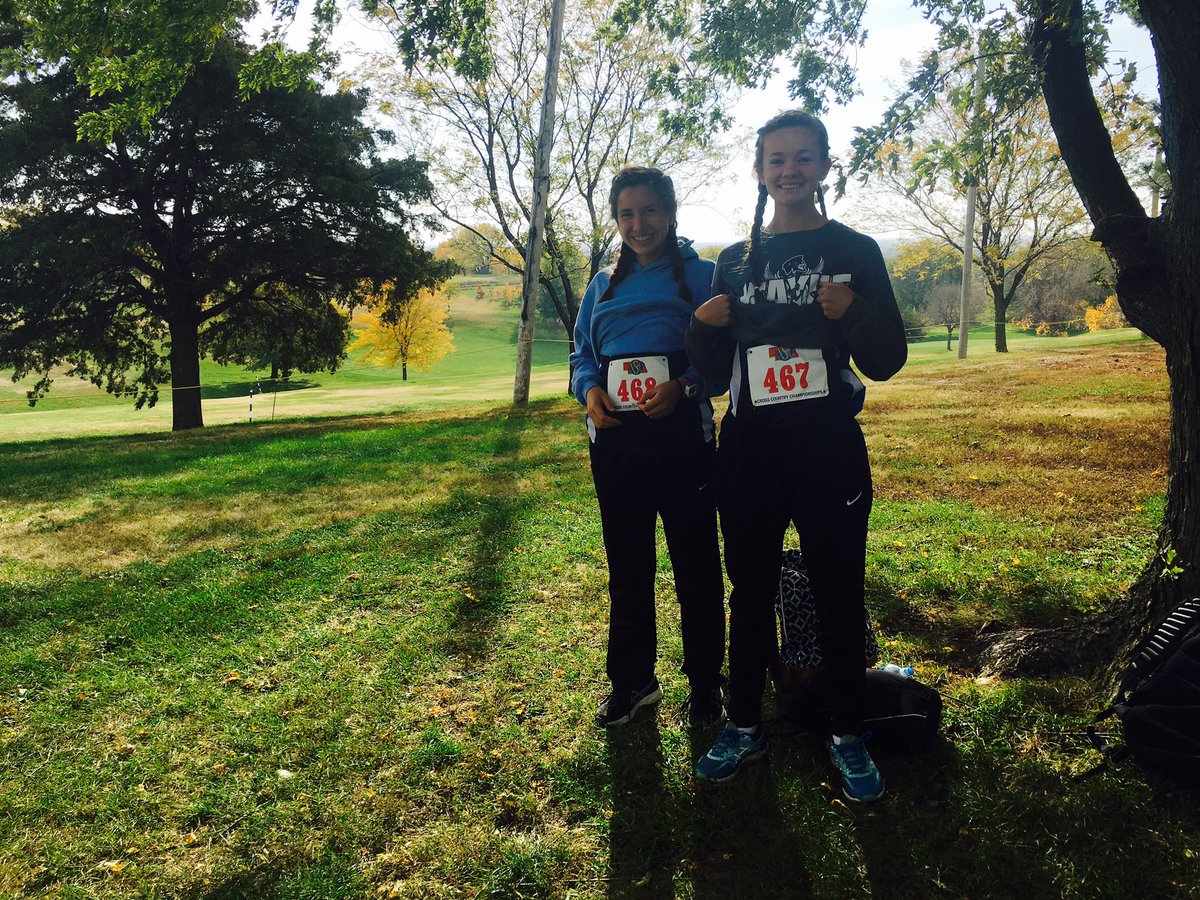 courtney_maas's tweet photo. @aerdnaamla @meyer_gabi Preparing for the State meet. It's go time! @WayneSchools #wearewayne #bluedevilxc https://t.co/83xAioCJhk