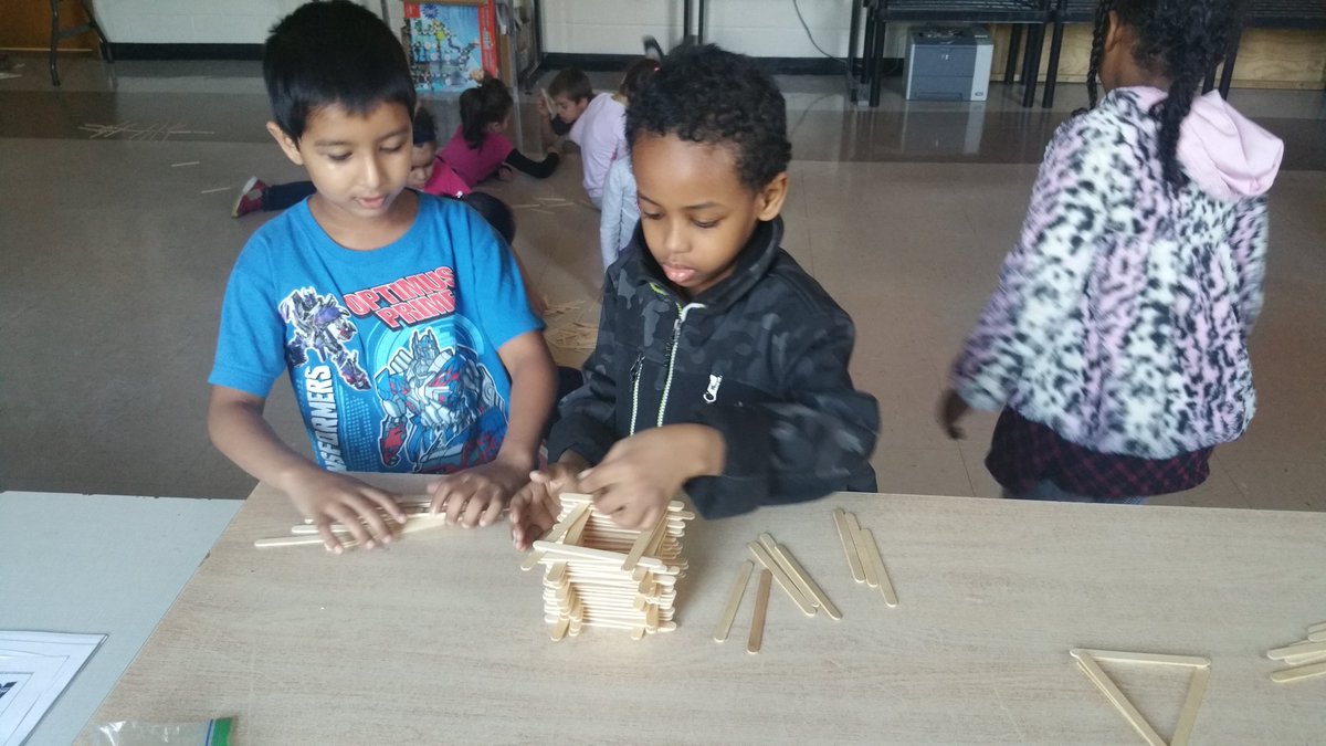 mariner_gec's tweet photo. GRADE 1s making structures in our Makerspace.  @gecdsbmariners https://t.co/mJbW6dnfRY