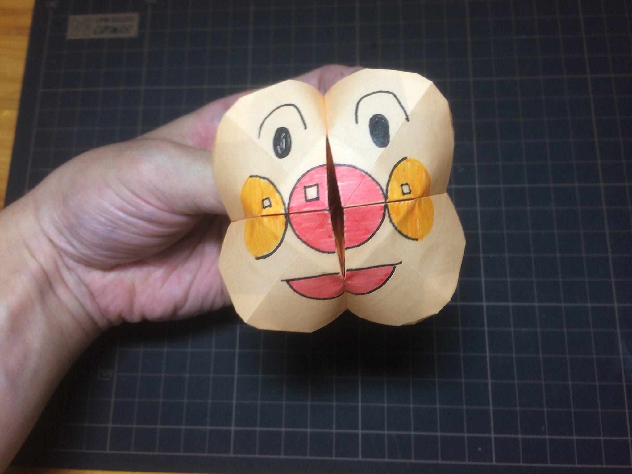 折り紙でアンパンマンをつくってみた ただ中身が怖くて怒られる 話題の画像プラス
