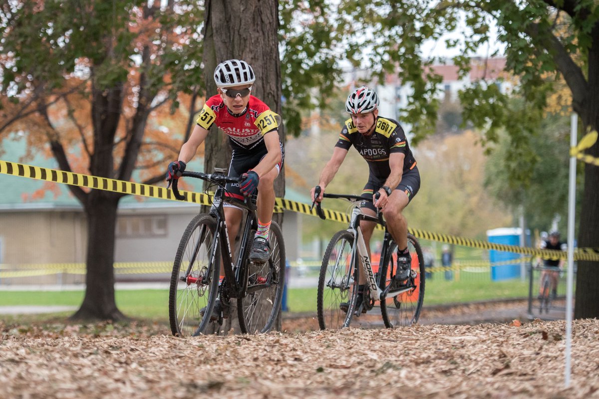 chant_photo's tweet photo. Tis the season #CXTO #CookieCross #CX #CycloCross #CycleToronto #BikeTO #CyclingPhotos #TorontoPhotography #Toronto #The6ix #ChristiePits https://t.co/Bw1UjwbXQS