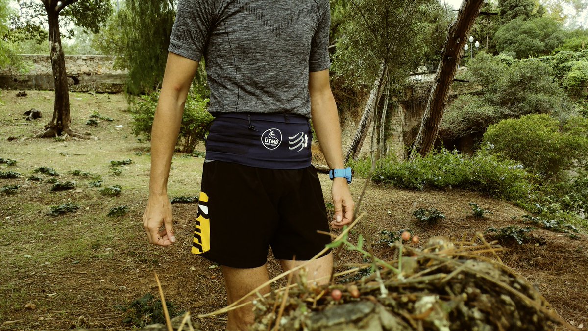 ElLabDeJuan's tweet photo. Ahí estoy, haciendo kms. con el @compressport_es Free Belt Pro UTMB Ltd. Edition, viendo sus virtudes y..¿defectos? #trailrunning #UTMB2017 https://t.co/i6Uuucq6GY