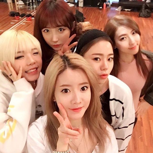 GENIEUPDATES's tweet photo. [#1yearwithBULLDOK] it's been a year since bulldok debuted, bringing everyone an immense happiness! we miss you, we love you 💜. https://t.co/CRUHygg80C