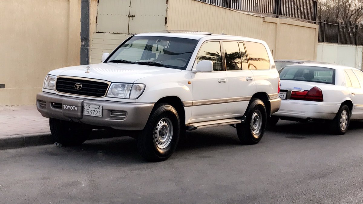 آه يا ضيقٍ ملى صدري وسده
لو تقاويت الصبر ماني بقاوي
.
شغل الجكسار والهقوات قده
ما بقا فيها علوم ولا دعاوي
.
#مسرى✈️
ودعنآكم الله ❤️✋🏻