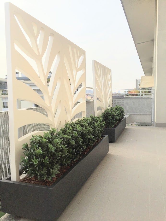 SerralungaItaly's tweet photo. Serralunga decorates a terrace in #Milan with the versatile #divisory #panel #kentia design by Lineeverdi. Shop at: https://t.co/yiRmuxRsdU https://t.co/4nVjAXZOP5