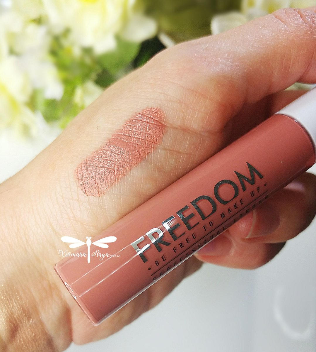 Xiomara_Raya's tweet photo. De @freedommakeupes nuevo descubrimiento. Secan mate, es cubriente y opaco, bastante fijo, pero no es ese acabado tipo tatuaje de otros.el labial si me ha gustado muchísimo.@maquillalia 
.
.
#freedom #freedommakeup #labialnatural #lipstick #labialesliquidos #primor #maquillalia https://t.co/K7RgMhdvUX