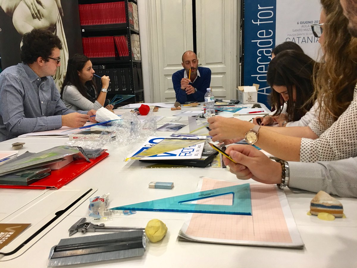 ArcheoINN's tweet photo. Alcuni scatti degli #studenti #UniCT del laboratorio di #disegno ceramico IBAM #CNR. Ulteriori dettagli al link ☞ https://t.co/tN6CxAXCgd https://t.co/oY5mPoFPZs