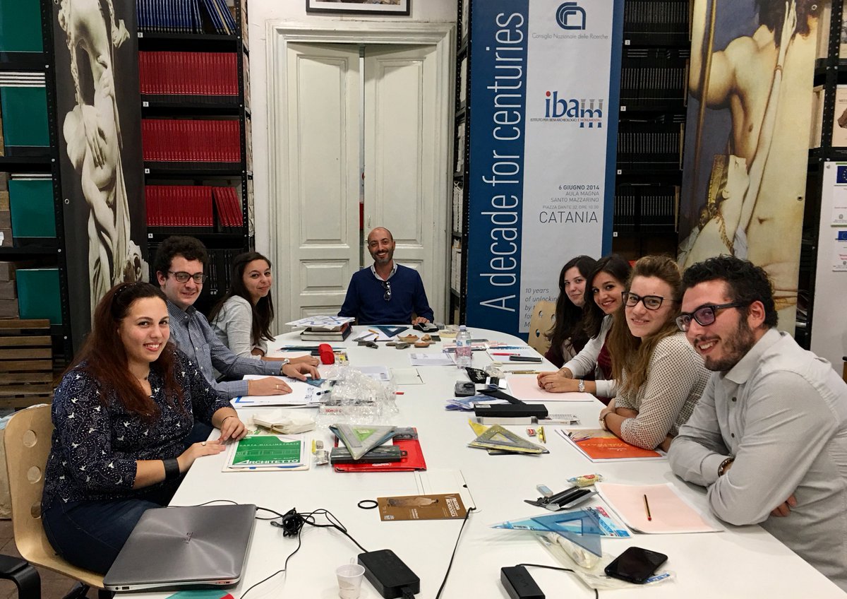 ArcheoINN's tweet photo. Alcuni scatti degli #studenti #UniCT del laboratorio di #disegno ceramico IBAM #CNR. Ulteriori dettagli al link ☞ https://t.co/tN6CxAXCgd https://t.co/oY5mPoFPZs