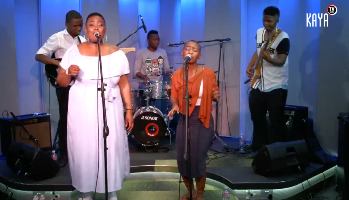 KayaON959's tweet photo. [ON AIR] Live on stage is #FingerPrint5 on #Kayasette w/ @ProVerbMusic watch it live on https://t.co/hr4bL2VuAj https://t.co/kvvo2htQPX