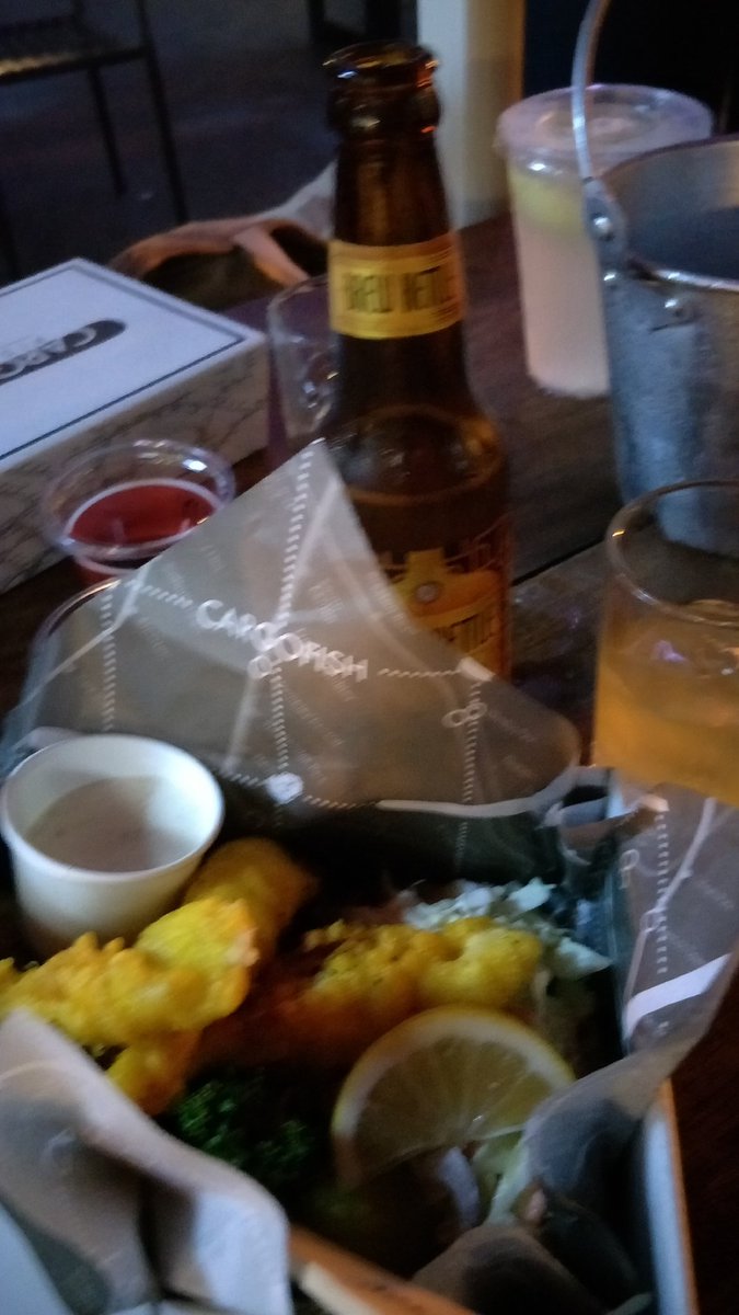 vannieluvsg's tweet photo. Good Food, Good Mood #CargoFish #CrispyBeerFriedChicken #CrispyBeerFishChips https://t.co/BeujDClbMW