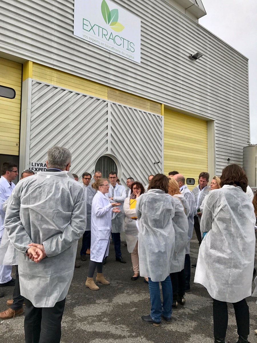 JLeclabart's tweet photo. Dans le cadre des états généraux de l'alimentation visite ce matin à #Amiens de la société #Extractis. 20 Octobre 2017 #circo8004 #EGA https://t.co/gJp18gu3ro