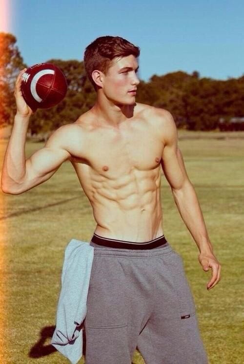 DailySexyMen's tweet photo. #DailySexyMen #Sexy #Men #SexyMen  #Football #FootballMen #FootballPeople #Sports https://t.co/oMmvzdxR94