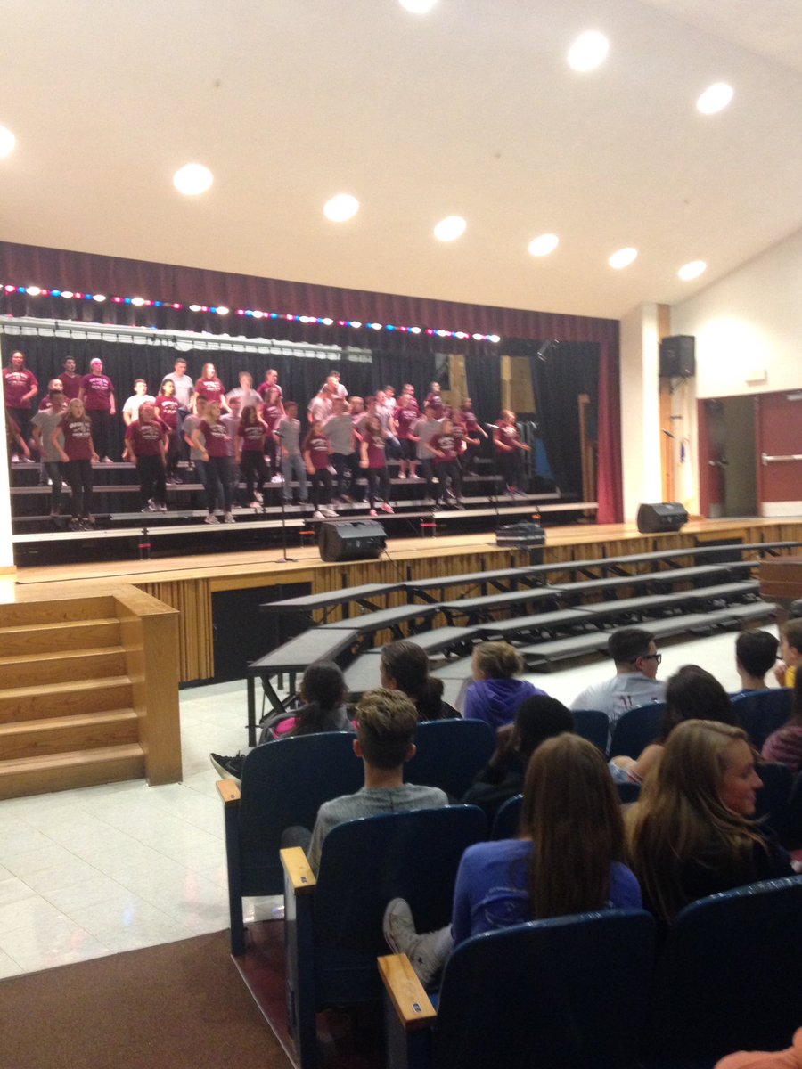 CoreyGendron1's tweet photo. @SHRHSChoirs Thank you to our talented students for all your help with the 8th graders. Most appreciated! #FallShowcase2017 https://t.co/C6Tpy87JVN
