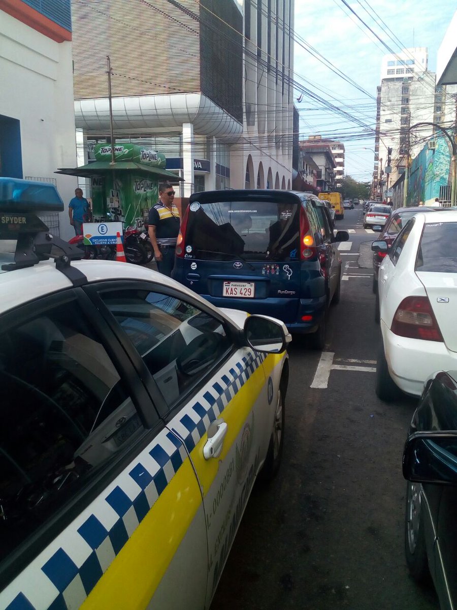 asu_transito's tweet photo. Despeje de la calle Yegros tras denuncia @DanyCerrista @AsuncionMuni @Ferreiromario1 https://t.co/gT7ambumty