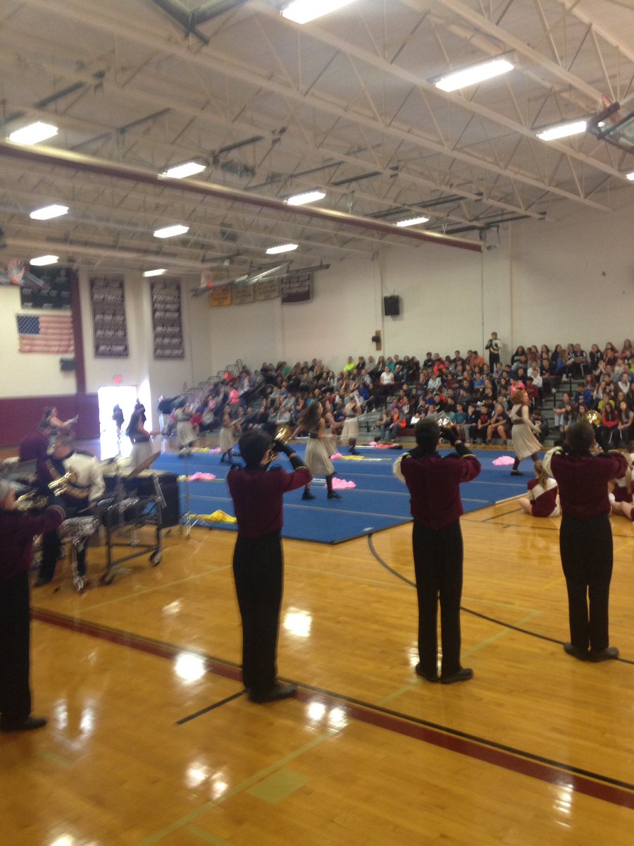 CoreyGendron1's tweet photo. @SHBands Big thank you to our bands for all you did for the 8th graders! You are all so talented #FallShowcase2017 https://t.co/DUiZyLLir3