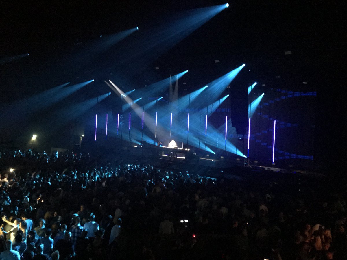 vicky_armirotto's tweet photo. A state off trance... armin van buuren ... you are amazing ... #fun https://t.co/WKseFuCcC0