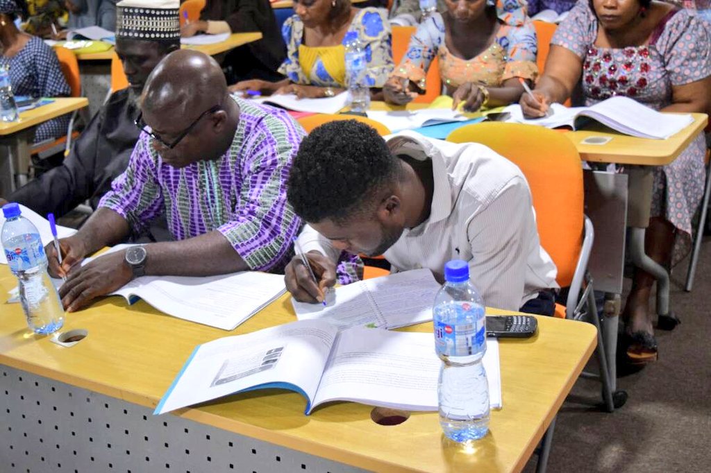 enviupdatelasg's tweet photo. Facilitators are also being enlightened on the use of application tools (i.e radio, mobile phone) for adult literacy #LagosIsLearning https://t.co/v1HEJZGqAK