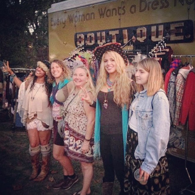AVLFoodPark's tweet photo. Festival stylin’ at Arteries Mobile Boutique! IG Photo Cred: @arteriesmobileboutique #festivallife #asheville https://t.co/TbSPlmOCd5