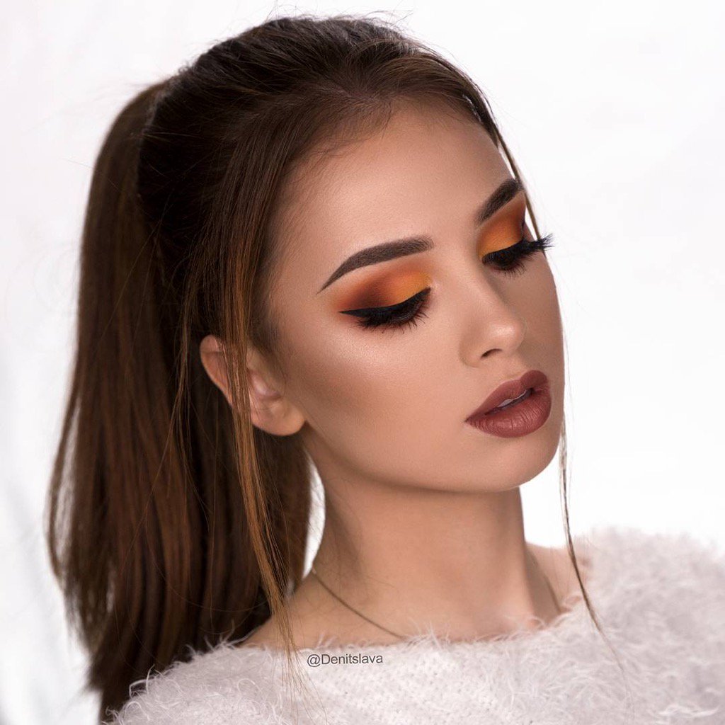 MakeupworldCo's tweet photo. What do you guys think about this gorgeous fall🍂 look by @denitslava ?  Very beautiful with amazing talent💕Follow her https://t.co/7gACWzHZLr