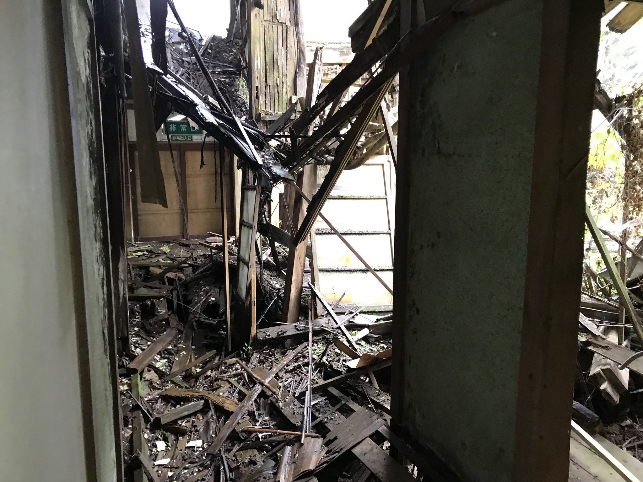 Dorudoru 超怖い廃墟 階段が崩壊している廃墟旅館 床も軋む音が凄く超危険な場所 近日中にyoutubeにて公開予定です 宜しくお願いします T Co Hsextl7xmn Twitter