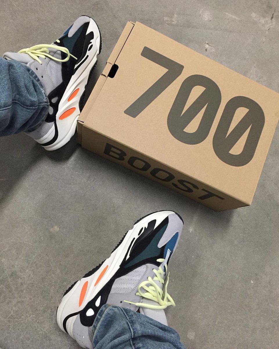 Shoesskills's tweet photo. NEW YEEZY ALERT
#yeezy700 #yeezy https://t.co/yGn4dOovSz
