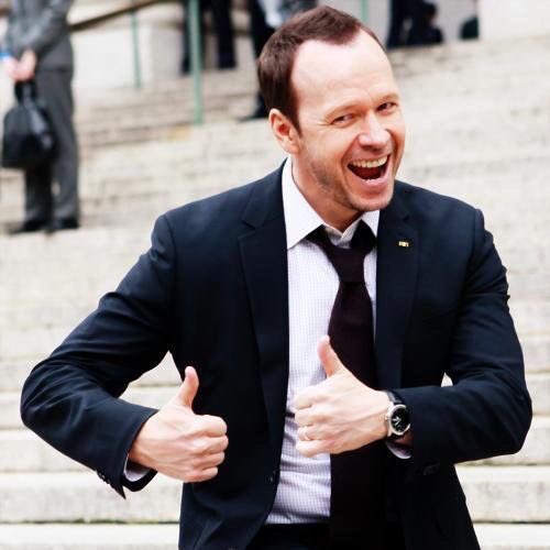 DsLeftButtCheek's tweet photo. Happy #BlueBloods Friday!! It's the return of our favorite detective 💙👮🏻 https://t.co/OdxzI6N5mz