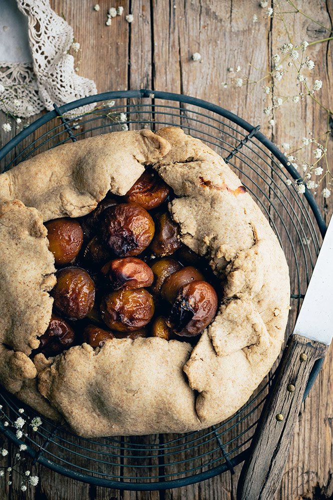 LNegras's tweet photo. Galette de ciruelas, una tarta que tiene origen en la región francesa de Bretaña vía #losfragaldabas  

https://t.co/XqElUT5AxW https://t.co/kJeqVEIYc4