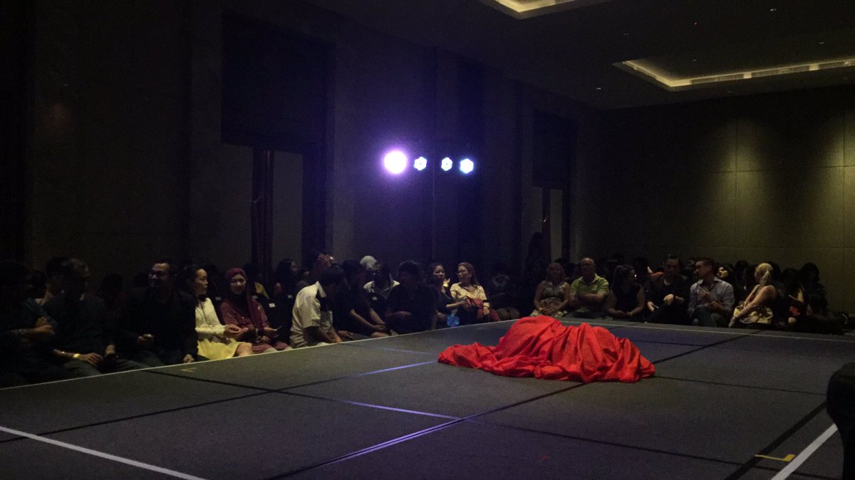 cabiharusdrejam's tweet photo. Teater sedap tengah nak start. Engkorang masih leka dengan Astro #JBWRF https://t.co/VVHhePX8LK