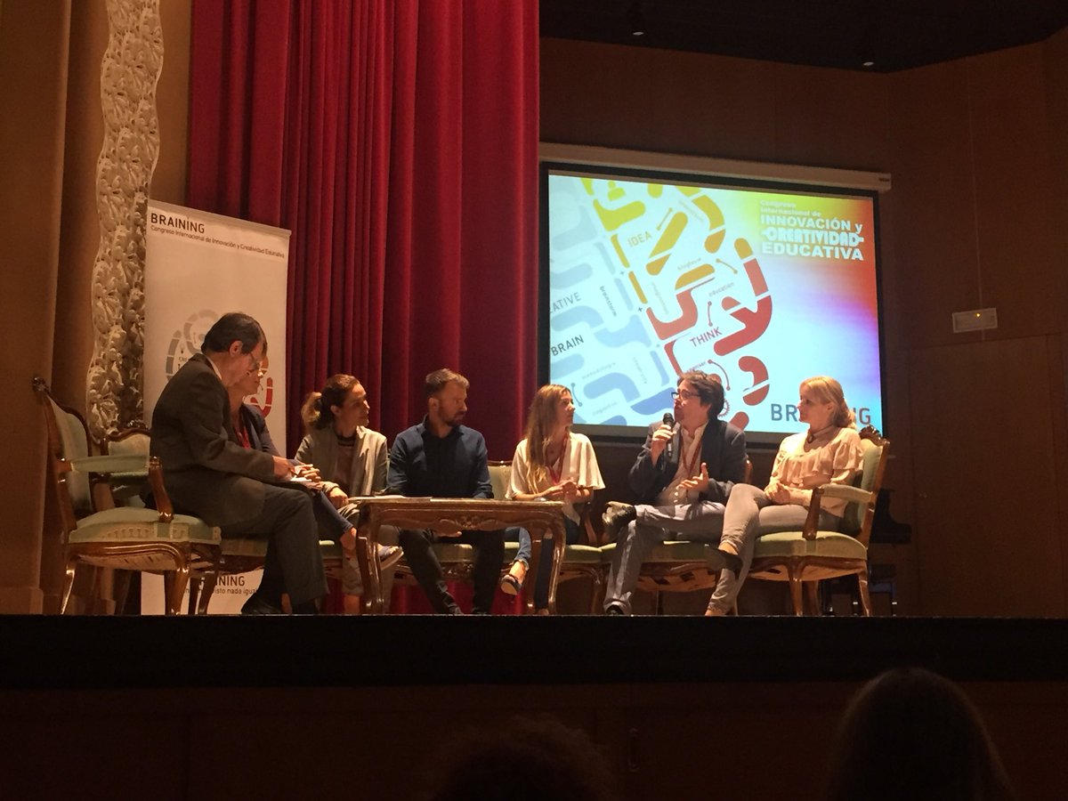 AlbertoJavierLM's tweet photo. #brainingexperience 2º debate de los ponentes. #emoción #sentimiento #maestrovocacional @BrainingCongres #InnovacionEducativa https://t.co/o9YB8cIO5w