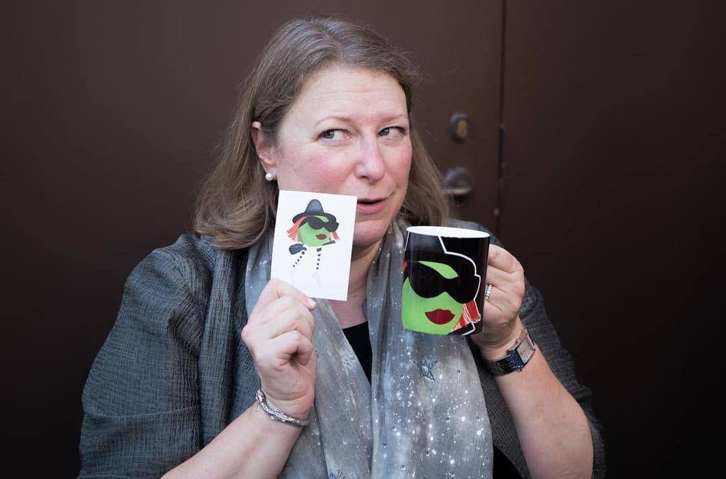 AllSoulsCon's tweet photo. POD: When Sarah's antenna ball is impossible to find, clever daemons shall have it on a mug 😅
#allsoulscon #AllSo… https://t.co/BhR7iw33Ge https://t.co/wzZycbWNk0