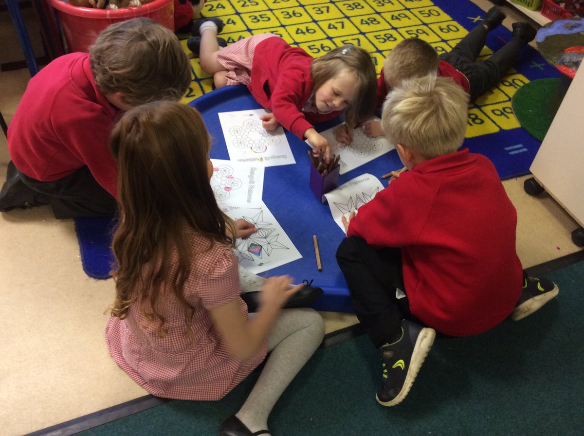 BarleySchool's tweet photo. Owl and Robin class enjoying learning about Diwali, followed by our Diwali party! https://t.co/2Sv3OhM6pI