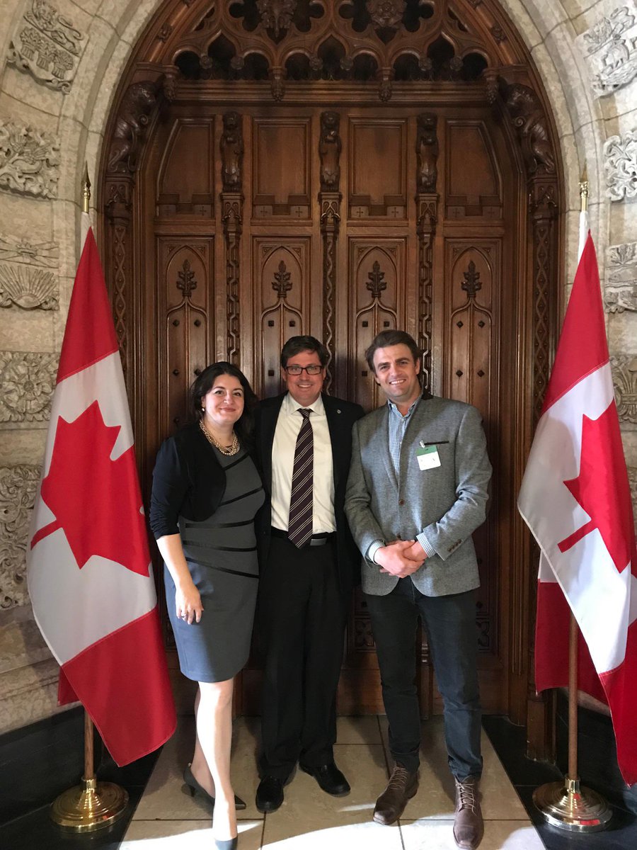 TheReal_TRREB's tweet photo. TREB’s Gov Relations Committee at #CREAPAC17 advocating changes w/ MPs to the RRSP Home Buyers’ Plan to assist home buyers w/ downpayments! https://t.co/JmYZTpi47v