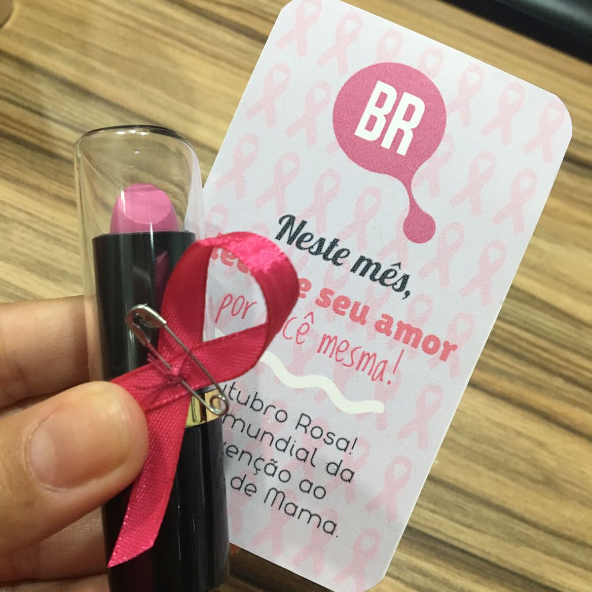 brbid_leiloes's tweet photo. Mimos pras nossas meninas para lembrar o quão importante é se cuidar. Amamos vcs! #BRbid #OutubroRosa https://t.co/PH80YZXjTL