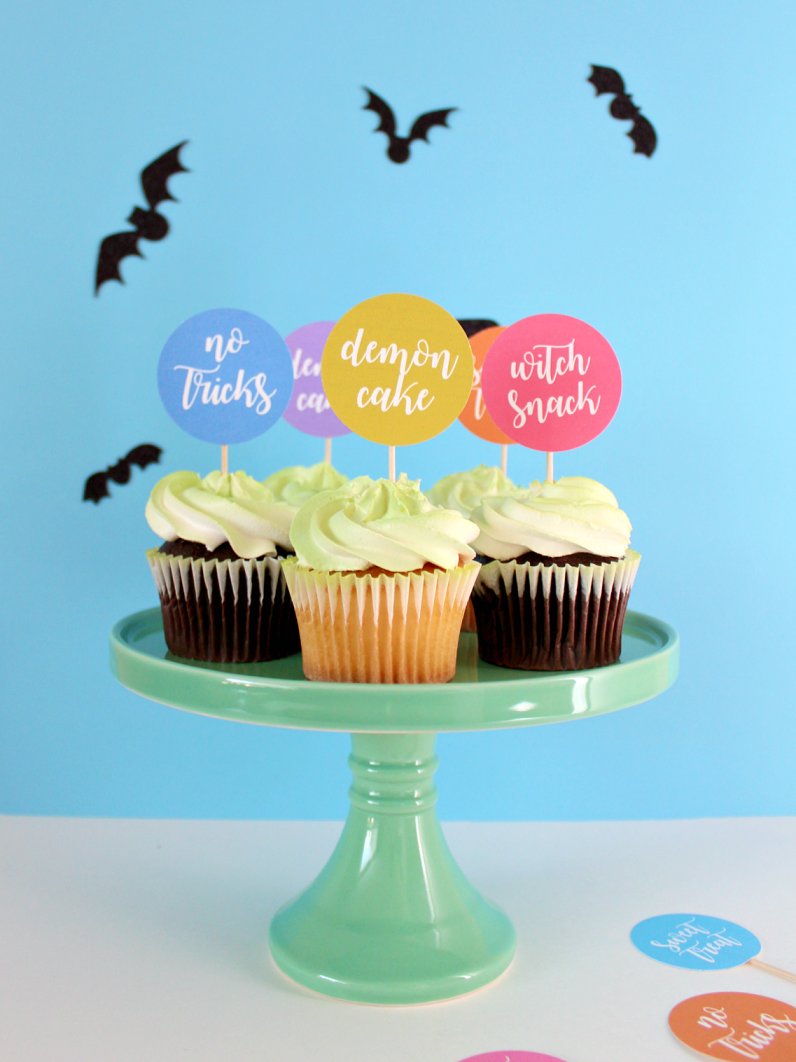whitehousecraft's tweet photo. Get the free #printable PDF on these punny toppers for #Halloween: https://t.co/h2dy3zme74.
#cupcakes #witchsnack #demoncake #party https://t.co/6Wcx23uIZn