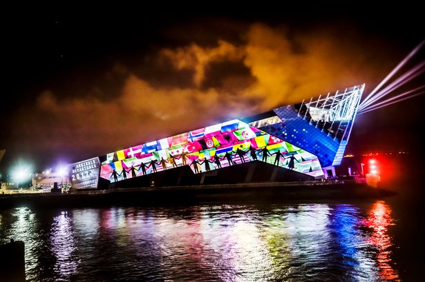 joncampling's tweet photo. I'm back in bloody brilliant #Hull !!!
See you at #HullHorrorFest tmrw.

#CityofCulture 
#HullOfACity
#BornInHull
#Actor 
Xx https://t.co/awaDupKZ5O
