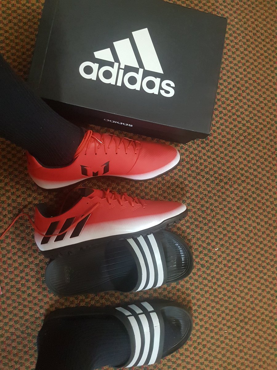 Olu_Jumob's tweet photo. That time of d week again😁😁😁
Always looking 4ward to it. Time to launch d new 👞👞👞. We ball!!
Leggooooo! 🎶🕺🕺🕺🕺
#adidas #Messi16.3 https://t.co/OiZihdrsLa