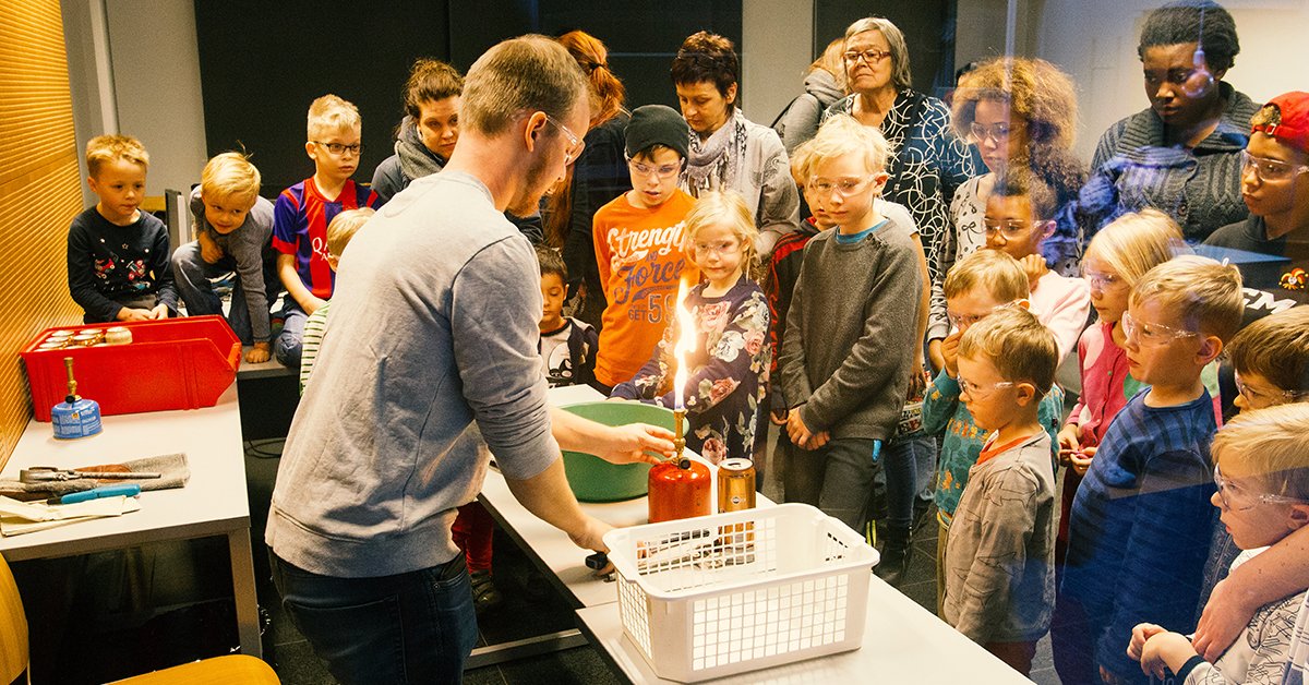 thinkfesthy's tweet photo. Perhepäivän järjesti tänä vuonna @tiedekasvatus-keskus, jolla on mielenkiintoista ohjelmaa ympäri vuoden. Tutustu! https://t.co/3pIRSM70Rg https://t.co/mKrLmSOEIa