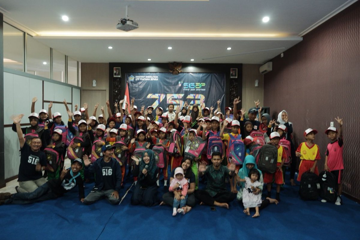 <a href="/Rumah_Belalang/">RumahBelajar Ilalang</a> <a href="/KemenkeuRI/">#UangKita</a> <a href="/DitjenPajakRI/">#PajakKitaUntukKita</a> <a href="/PajakJateng1/">#PajakKitaUntukKita</a> <a href="/PajakMania/">PajakMania</a> <a href="/pandupajak/">#LiterasiFinancial</a> <a href="/UungEka/">Eka Damayanti</a> <a href="/aniwinn/">Ana</a> <a href="/ISuwandio/">Irawan Suwandio</a> <a href="/endaryono/">#DirumahAja</a> <a href="/DenHasanID/">PenjualKripik</a> <a href="/adillaratuu/">Adilla Ratu Ghassani</a> <a href="/philippattynama/">Philip Pattynama</a> <a href="/master_fuu/">muhammad fuad hasan</a> @agungpakde <a href="/kushartoto011/">t0t0k</a> <a href="/mugiharto107/">mugiharto</a> <a href="/MutiaraPriska/">Mutiara K Priska</a> <a href="/azaekhan/">zaekhan</a> <a href="/tigasatumei/">tigasatumei@gmail.com</a> <a href="/putra_head/">Cips</a> <a href="/Desa_Kecapi/">Desa Kecapi Jepara</a> <a href="/wirawansgt/">Wirawan Sigit</a> <a href="/ganjarpranowo/">Ganjar Pranowo</a> <a href="/humasjateng/">Humas Jateng</a> <a href="/PIDPolresJepara/">HUMAS POLRES JEPARA</a> <a href="/Humas_Unisnu/">Bag. Humas UNISNU Jepara</a> <a href="/LPPMUnisnu/">LPPM Unisnu Jepara</a> <a href="/HMJA_UNISNU/">HMJA UNISNU JEPARA</a> <a href="/JsbJepara/">cj 🤍܁ᅠᅠᅠᅠᅠᅠᅠᅠᅠᅠᅠᅠᅠᅠᅠᅠᅠᅠᅠᅠᅠᅠᅠᅠᅠᅠᅠᅠᅠᅠᅠᅠᅠᅠᅠᅠᅠᅠᅠᅠᅠᅠᅠᅠ</a> <a href="/TDAJepara/">TDA Jepara</a> Keceriaan anak2 dengan #sahaba516. Semoga pembelajaran hari ini akan membekas pada diri mereka yang #BanggaBayarPajak masa depan.

#Oeang71