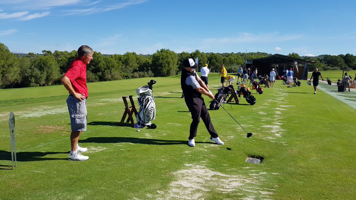 Now for the serious business, <a href="/PaulLawriegolf/">Paul Lawrie</a> is  on the driving range sharing some top tips. <a href="/phoenixmediamlr/">PhoenixMediaMallorca</a> 📷