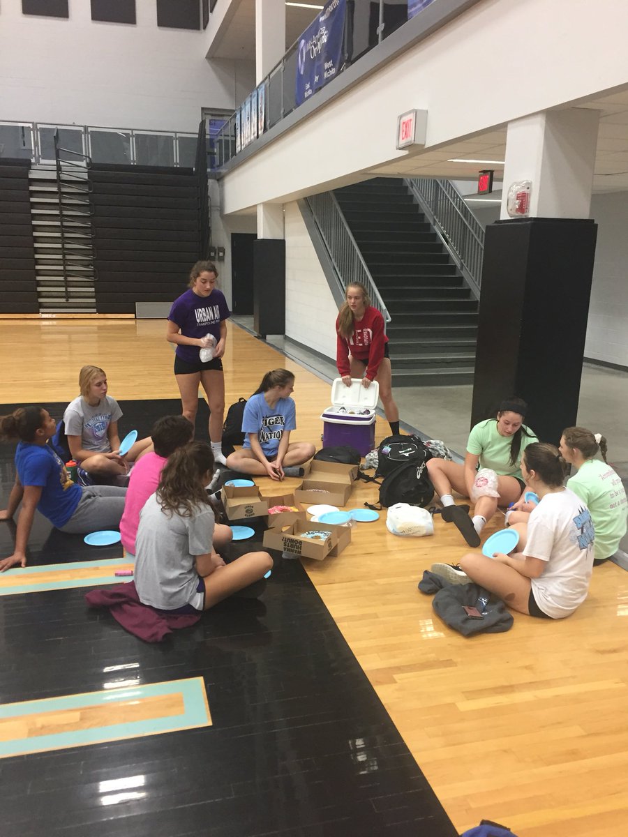 IKEvolley's tweet photo. Birthday doughnuts for @CaffinCassidy after morning practice! https://t.co/kFnpkEUySr