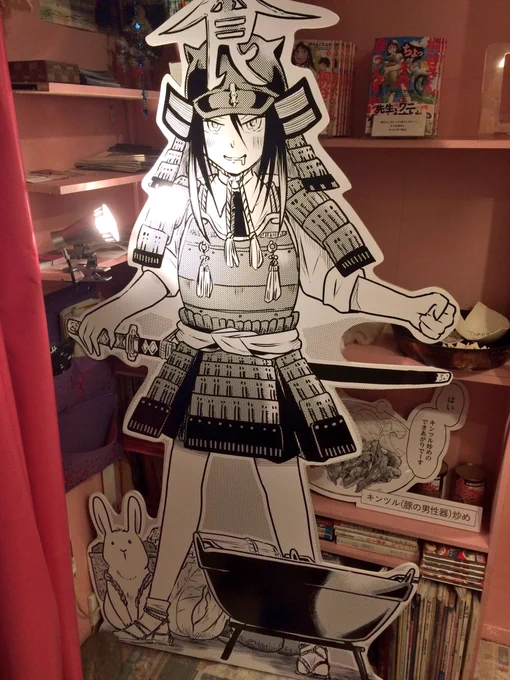 あと今更ながら展示はとんでもなく力が入っていてすごいです。等身大パネルにはじまり、吊り下げ料理パネル、様々な趣向が凝らされています。 