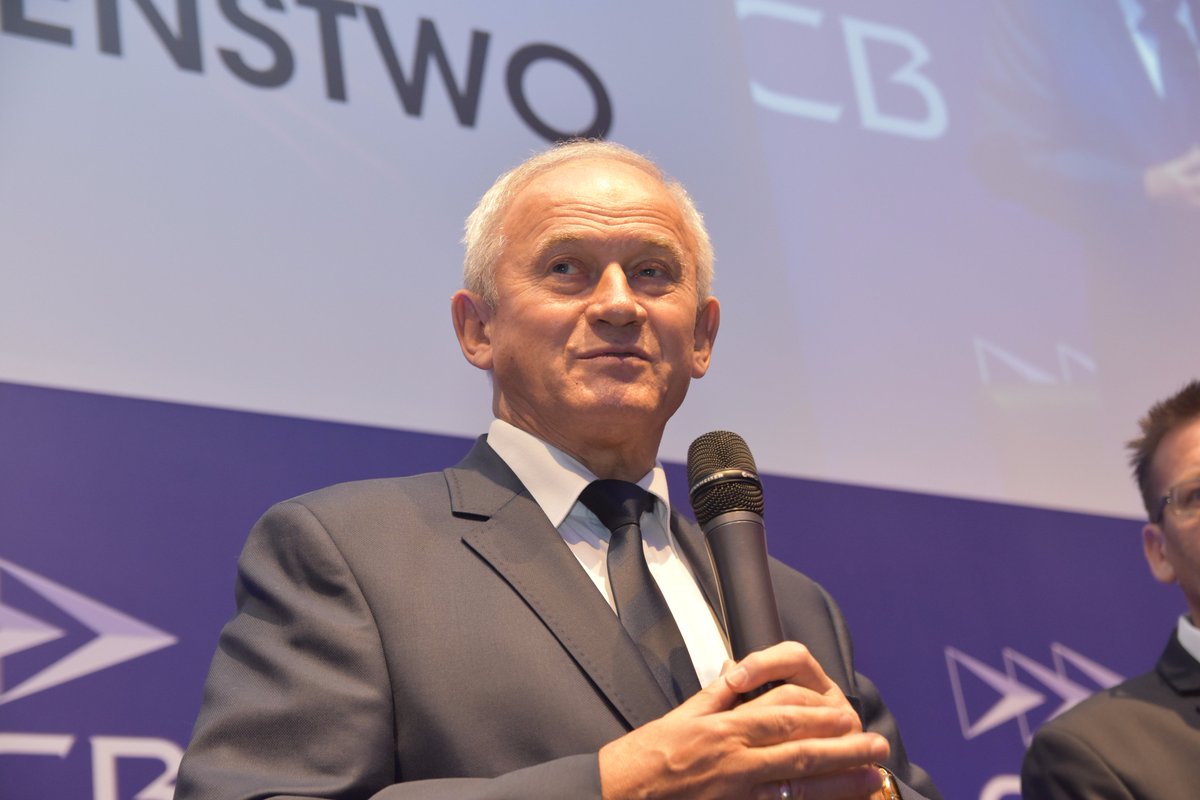 MAPGOVPL's tweet photo. Min. energii Krzysztof #Tchórzewski zakończył V Sesję "Z Energią na Ty" #OSG2017 @NFOSiGW https://t.co/62DN2XTVYZ